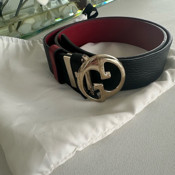 Gucci Interlocking GG Reversible Black/Red Calfskin Belt with Gold-Tone Buckle - Picture 1 of 4